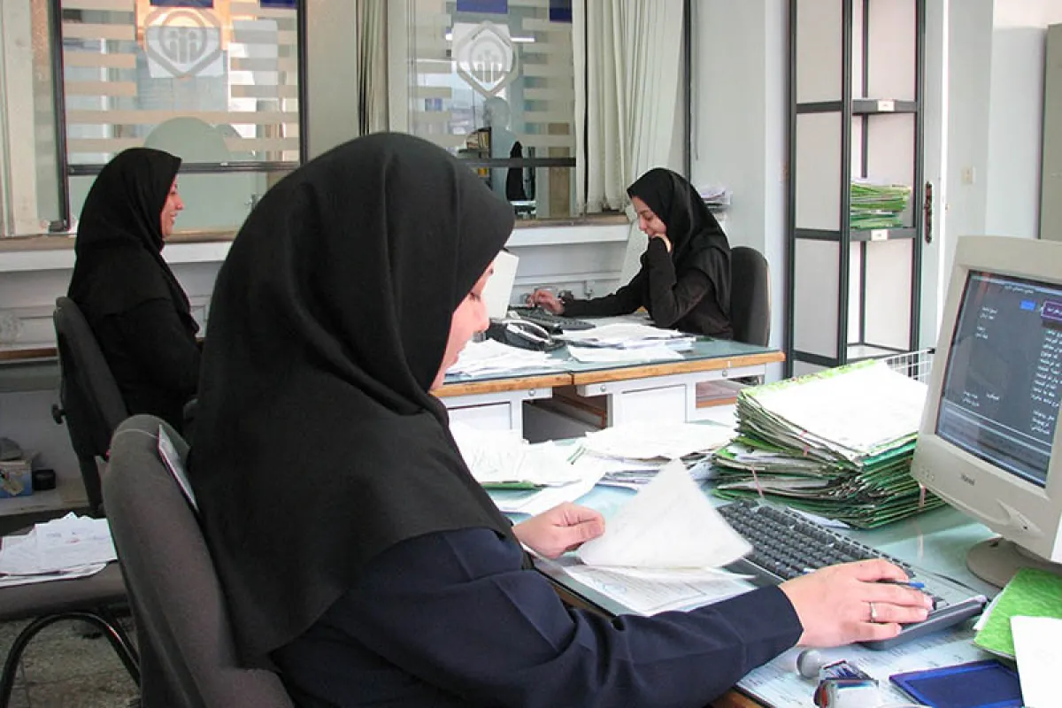 علت نرخ پایین مشارکت اقتصادی زنان در ایران نسبت به کشورهای همسایه چیست؟