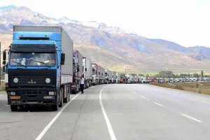 اعتصاب کامیون داران بخاطر گازوئیل است