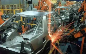 چالش‌های صنعت خودرو؛ عقب‌ماندگی تولید در سایه حمایت از مونتاژکاران
