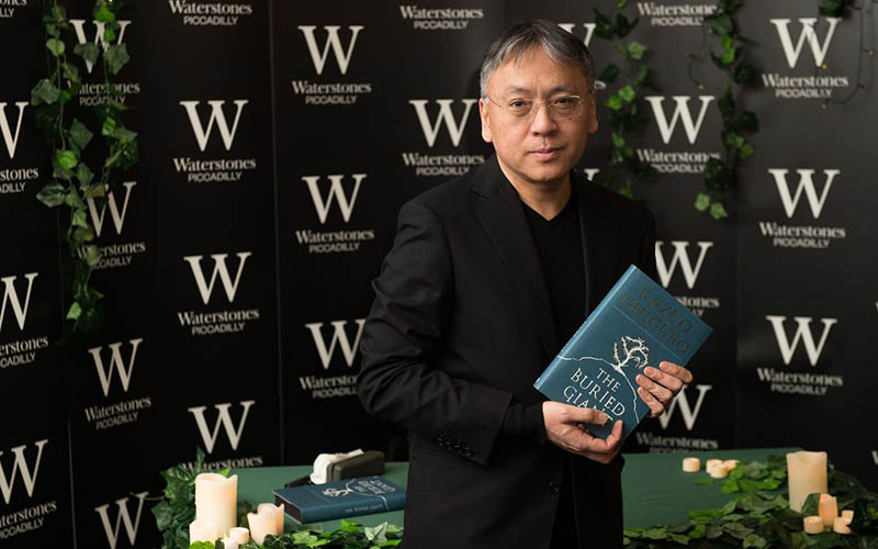 کازوئو ایشی‌گورو نوبل ادبیات را برد