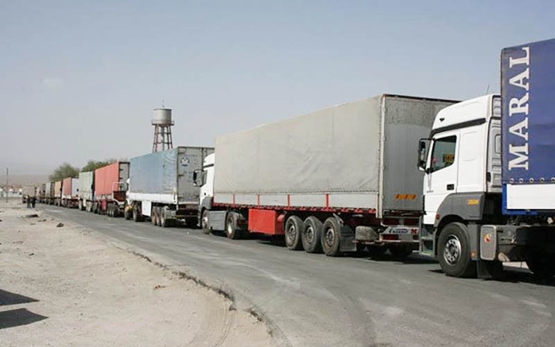 ماجرای صف طولانی کامیون‌ها در بازرگان چیست؟