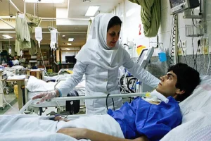 چرا ۶۰ هزار پرستار ایرانی خانه‌نشین شده‌اند؟