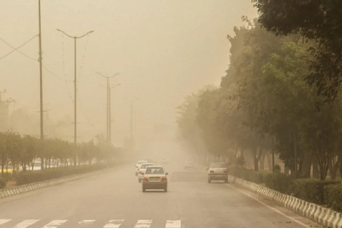 آسمان ابری و وزش باد و گردوخاک در انتظار تهران
