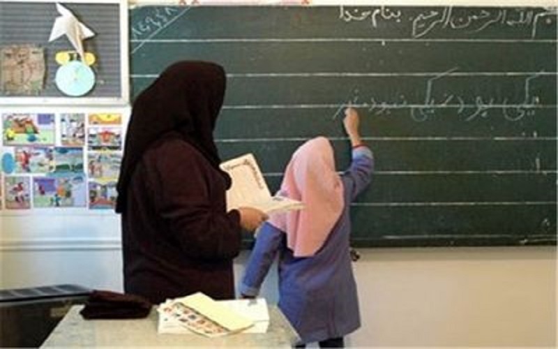 واکسیناسیون معلمان از مرداد آغاز می‌شود/ احتمال بازگشایی مدارس از مهر