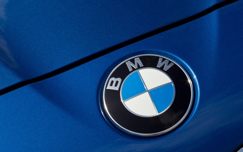 2013 BMW M5 emblem