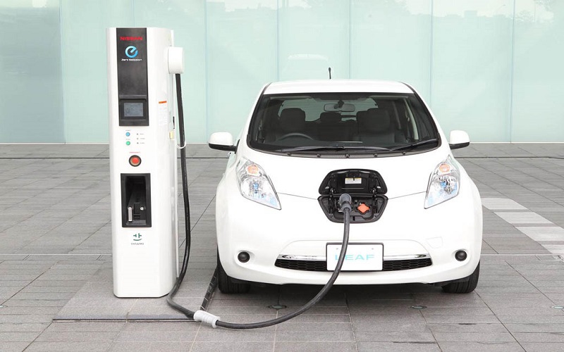 Nissan Leaf front charging