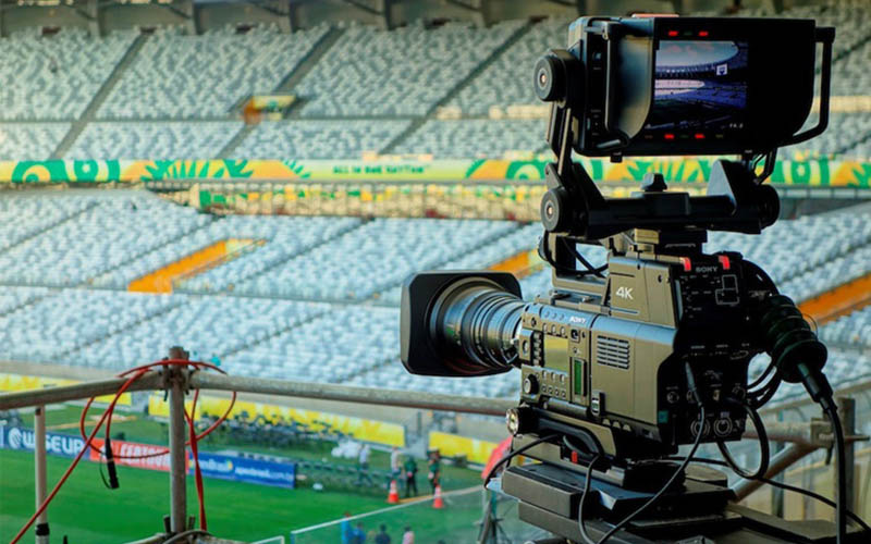لیگ‌های فوتبال برای حق پخش تلویزیونی چقدر پول می‌گیرند؟
