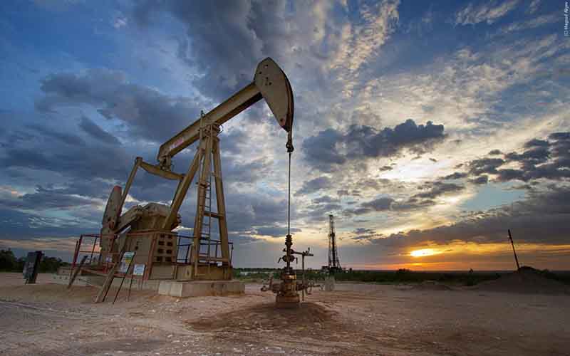 کاهش قیمت نفت با انتظار برای افزایش تولید آمریکا