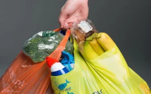 ضرورت فرهنگ‌سازی استفاده از کیسه های پارچه ای و کاغذی