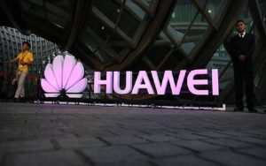 Huawei P20 Pro قهرمان با دوام‌ترین باتری سال شد