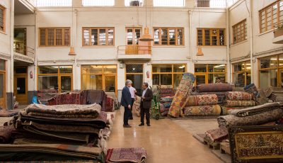 گذری در بازار بی‌رنگ و روی فرش ایرانی