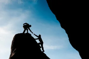 ۲ کوهنورد زن از مرگ حتمی در قله دماوند نجات یافتند