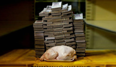 ابرتورم در ونزوئلا چه می‌کند؟/انبوهی از اسکناس تنها برای یک مرغ