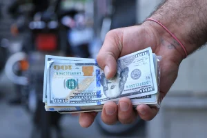 ارز واردات ۳۰۰ قلم کالای اولویت‌دار تا پایان سال تأمین می‌شود