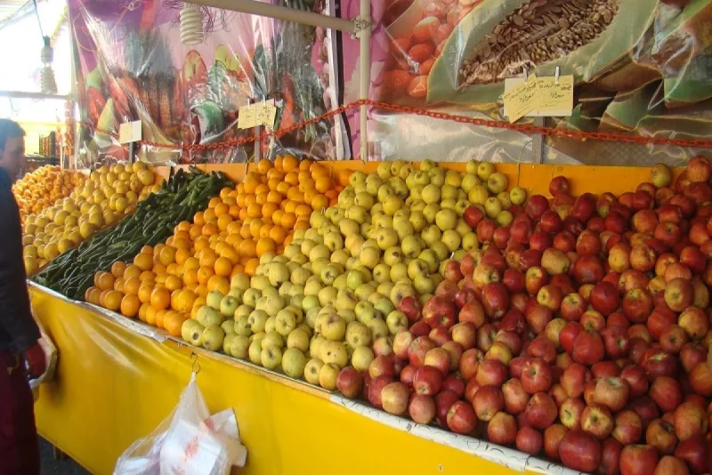بازار میوه شب عید