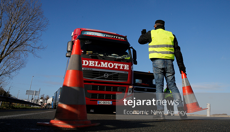 yellow vest 10