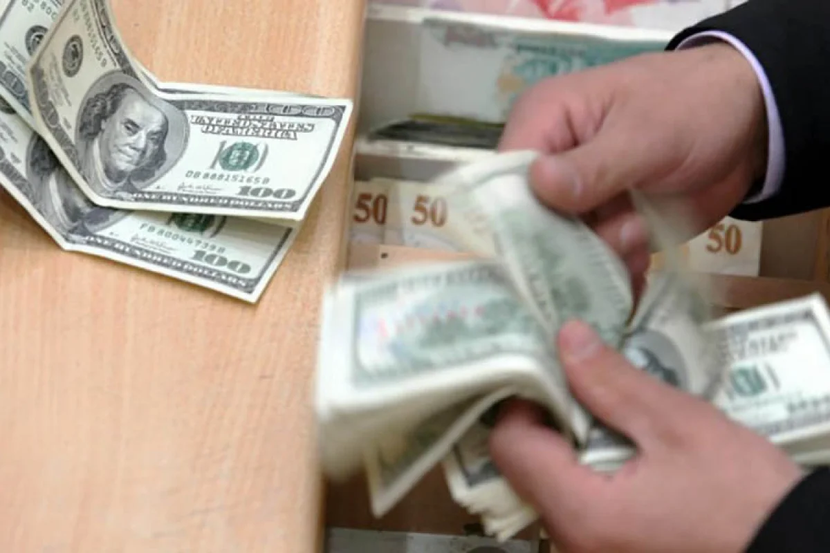کاهش قیمت دلار با عرضه ذخایر ارزی توسط دولت
