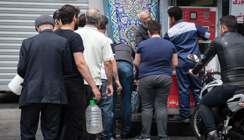 صف‌های طولانی بنزین در جایگاه‌های تهران (گزارش تصویری)