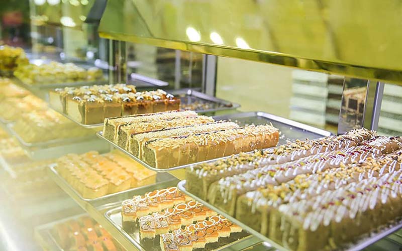 گرانی، نصف مشتریان قنادی‌های تهران را پراند / اوقات تلخ شیرینی‌فروش‌ها
