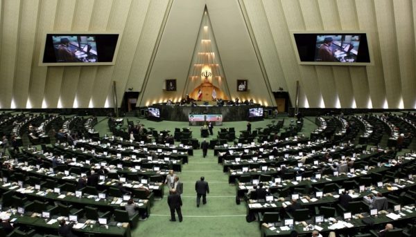 مجلس، ریاست بانک مرکزی را به شورای فقهی داد/ شورای نگهبان زیر بار می‌رود؟ 