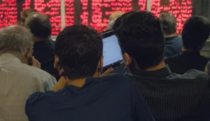 ۷۵ درصد معاملات را سهامداران حقیقی‌ انجام می‌دهند