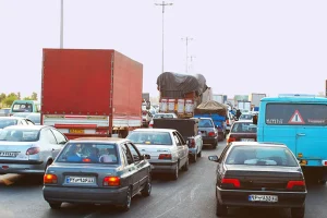 ممنوعیت تردد خودروهای سنگین در محورهای منتهی به مشهد از بامداد چهارشنبه