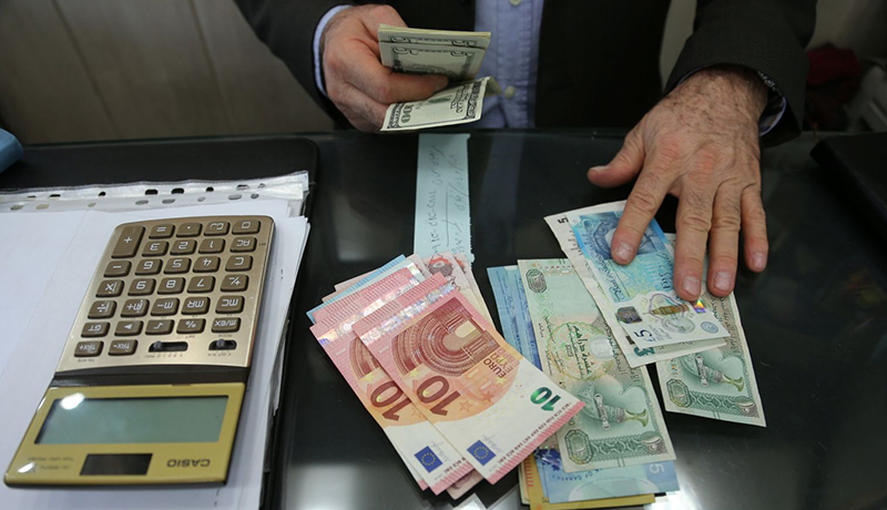 دلار صادرکنندگان قاچاق نمی‌شود / قاچاق ارز به سلیمانیه عراق منفعتی ندارد