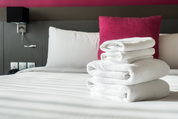 folded towels bed 1203 973