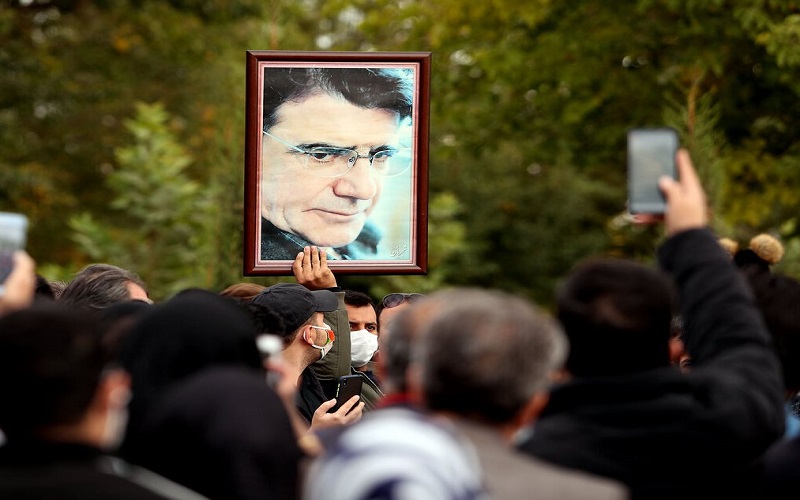 گزارشی از مراسم خاکسپاری استاد شجریان در توس / شجریان فراتر از آواز و هنر ایران بود گزارشی از مراسم خاکسپاری استاد شجریان در توس / شجریان فراتر از آواز و هنر ایران بود