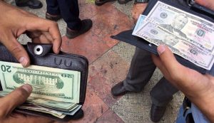 پخش دلار تقلبی در بازار ارز
