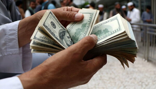 پیش‌بینی قیمت دلار /  چرا روحانی وعده دلار ۱۵ هزار تومانی داد؟