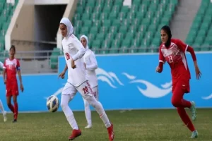 بلاتکلیفی نیمکت استقلال و پرسپولیس / گزینه بزرگ از دست دو مدعی پرید!