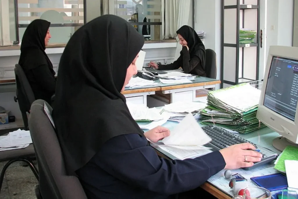 کارمندان دولت