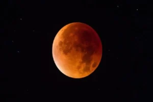 شمارش معکوس برای ماه گرفتگی کلی در ایران