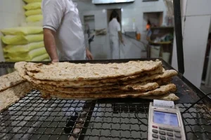 نگرانی از فشار بر اقشار کم‌درآمد با افزایش قیمت نان / کالابرگ این دهک‌ها حذف می‌شود؟