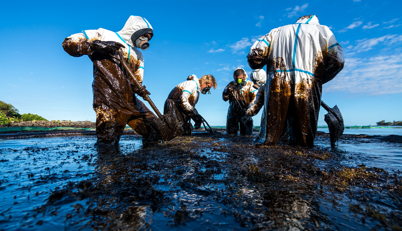 oil spill shutterstock Mauritius Copy