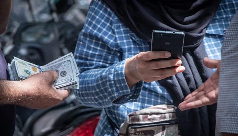 قیمت دلار امروز 6 اردیبهشت 1402 وارد کانال 52 هزار تومانی شد.