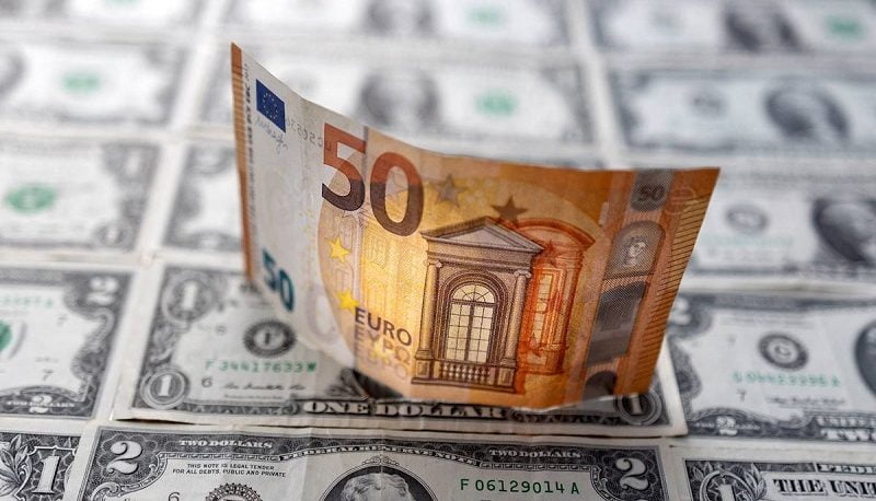 «یورو» در سراشیبی: آیا منطقی است که یوروهای زیر فرش و تشک را بفروشیم؟