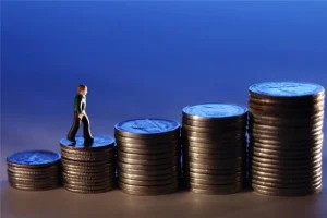 سایه ریسک‌ اقتصادی بر سر نرخ سود