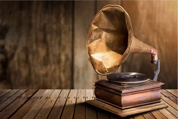 gramophone e1676294644399