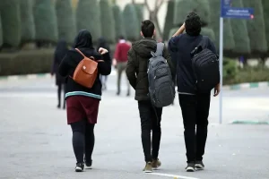 چرا زنان ایرانی در بازار کار کمتر از مردان دیده می‌شوند؟