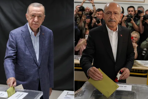 اردوغان و قیلیچداراوغلو رای خود را به صندوق می‌اندازند.