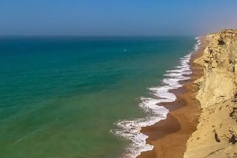 بندر در دریای عمان