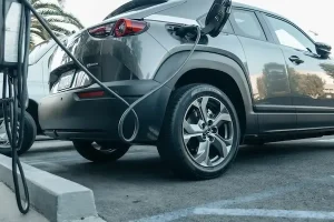 افزایش فروش هیبریدی‌ها همزمان با رشد قیمت بنزین؛ جنرال موتورز جا ماند