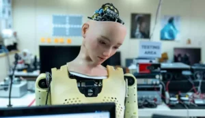 نخستین پرواز آزمایشی با ربات انسان‌نما+ فیلم