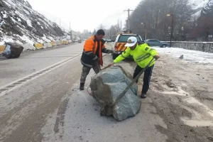 سفر نکنید! احتمال ریزش سنگ و بهمن در هراز و کندوان