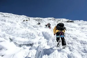 یکی از کوهنوردان مفقود شده در قله دماوندپیدا شد