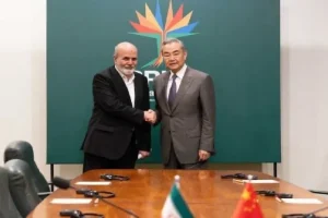 احمدیان: ایران متحدان راهبردی خود را در جریان مذاکرات با آمریکا قرار می‌دهد