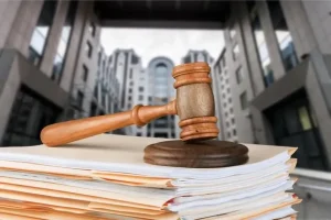 مدارک لازم برای شکایت حقوقی چیست؟ راهنمای کامل و کاربردی