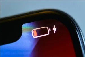 اپل iOS 19 را با مدیریت باتری مبتنی بر هوش مصنوعی عرضه خواهد کرد